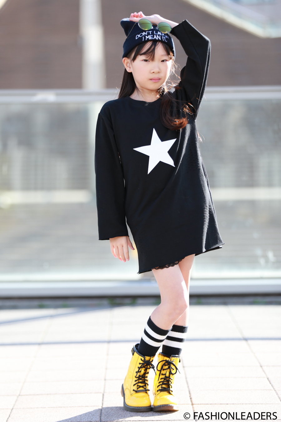 ファッションモデルバービー　シノワズリ BaiZe_MARS-Fashion: Cropped Leather Coat-LoRA-BaiZe_MARS-Shakker